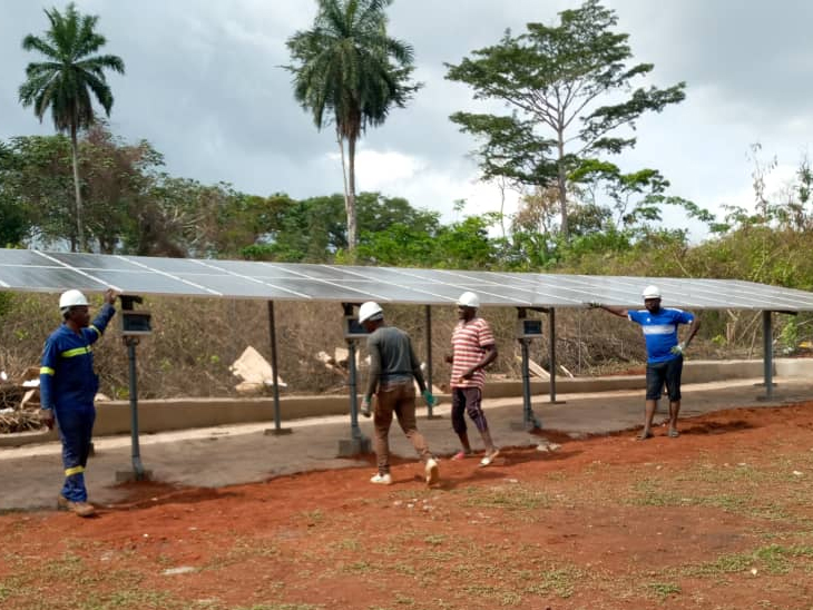 Estudio de caso de sistema solar fuera de la red de 10 KW Camerún