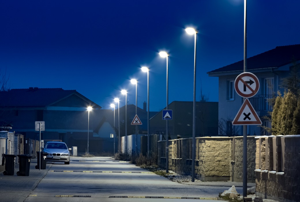  Iluminación de calles y carreteras<link href="https://fonts.googleapis.com/css?family=Lato" rel="stylesheet" type="text/css"> 